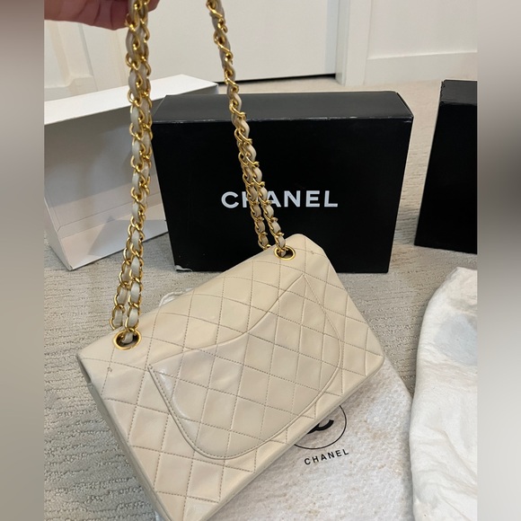 CHANEL Vintage Classic Flap - Picture 4 of 10